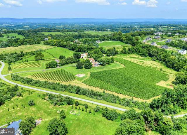 Property at 40954 Canter Ln, Paeonian Springs, VA 20129, 4 beds, 6.5 baths