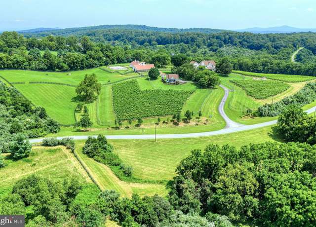 Property at 40954 Canter Ln, Paeonian Springs, VA 20129, 4 beds, 6.5 baths