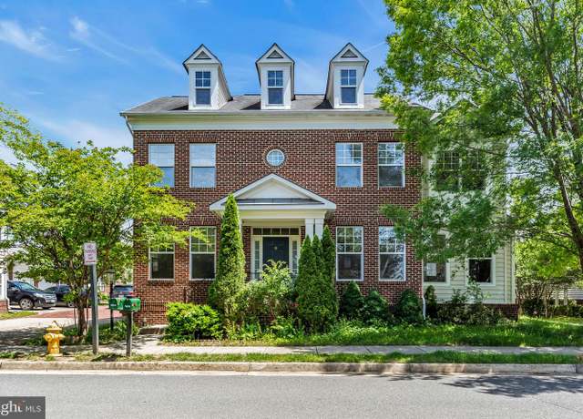 Property at 10079 Orland Stone Dr, Bristow, VA 20136, 5 beds, 3.5 baths