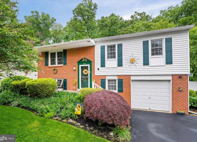 Property at 111 Woodshade Dr, Newark, DE 19702, 4 beds, 2 baths