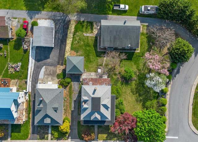 Property at 16 N Maple Ave, Smithsburg, MD 21783, 5 beds, 2 baths