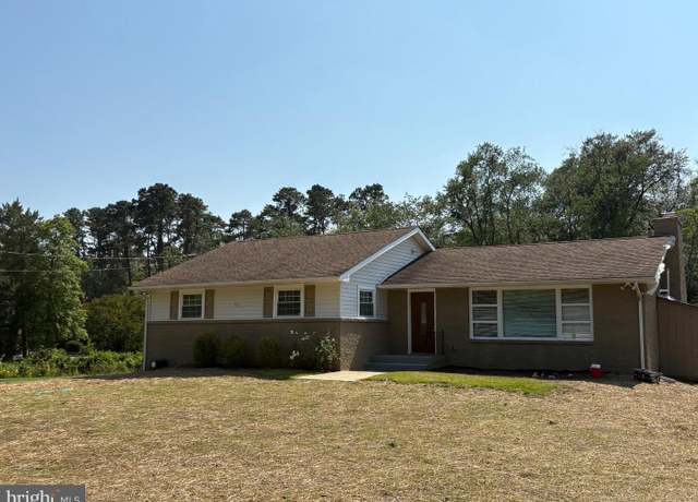 Property at 328 Riverside Dr, Vineland, NJ 08360, 3 beds, 1.5 baths