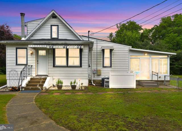 Property at 241 Glenn Ave, Blackwood, NJ 08012, 2 beds, 1 bath