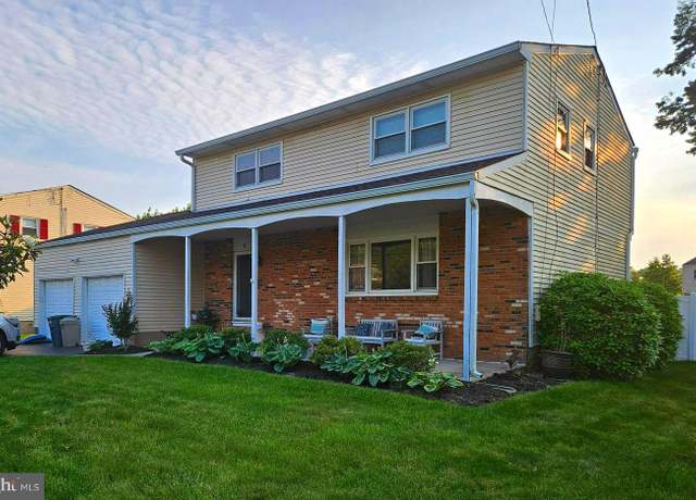 Property at 8 Oaken Ln, Hamilton Township, NJ 08619, 4 beds, 2.5 baths