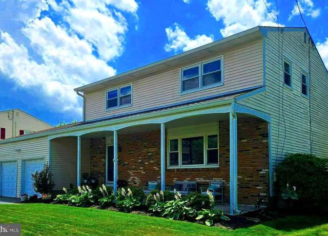 Property at 8 Oaken Ln, Hamilton Township, NJ 08619, 4 beds, 2.5 baths