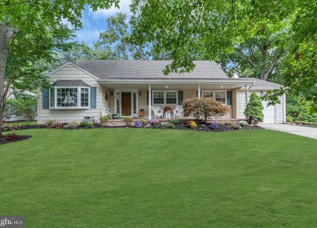 Property at 28 Woodridge Ave, Toms River, NJ 08755, 5 beds, 3 baths
