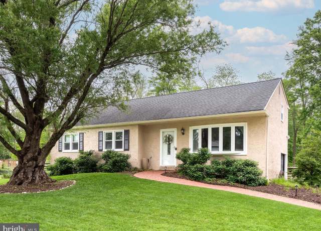 Property at 1289 Country Ln, West Chester, PA 19380, 3 beds, 2 baths