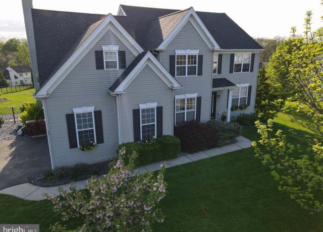 Property at 15 Creek Ct, Easton, PA 18040, 4 beds, 2.5 baths