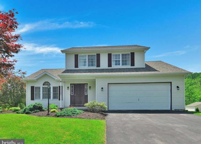 Property at 6 Fox Hollow Rd, Pottsville, PA 17901, 3 beds, 2.5 baths