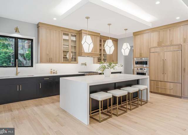 Property at 1052 Balls Hill Rd, Mclean, VA 22101, 6 beds, 7 baths