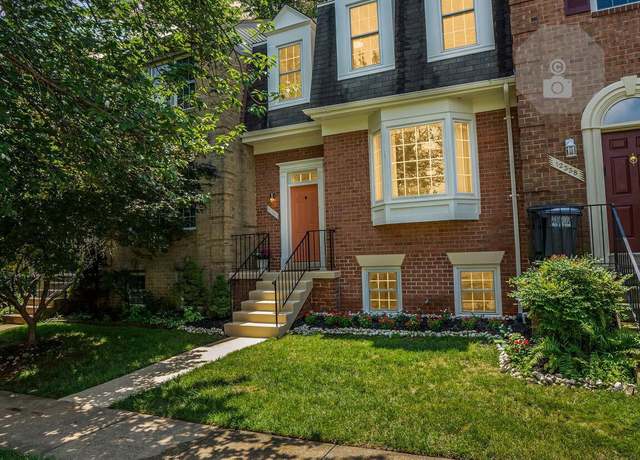 Property at 12340 Fox Lake Ct, Fairfax, VA 22033, 4 beds, 3.5 baths