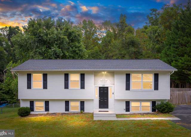 Property at 225 Oak Grove Ln, Stafford, VA 22556, 5 beds, 3 baths