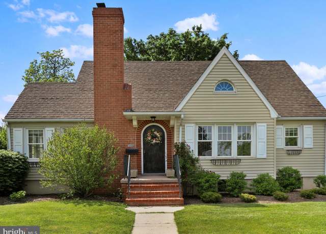Property at 220 N Delaware Ave, Martinsburg, WV 25401, 3 beds, 2 baths