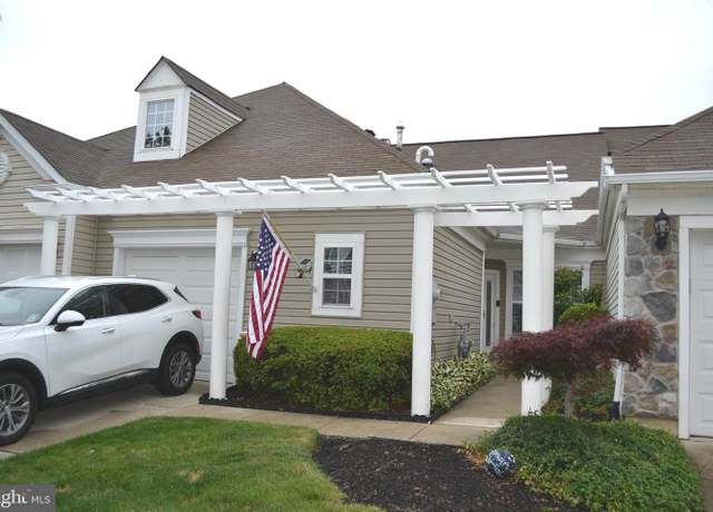Property at 39 Sparrow Dr, Hamilton, NJ 08690, 2 beds, 2 baths