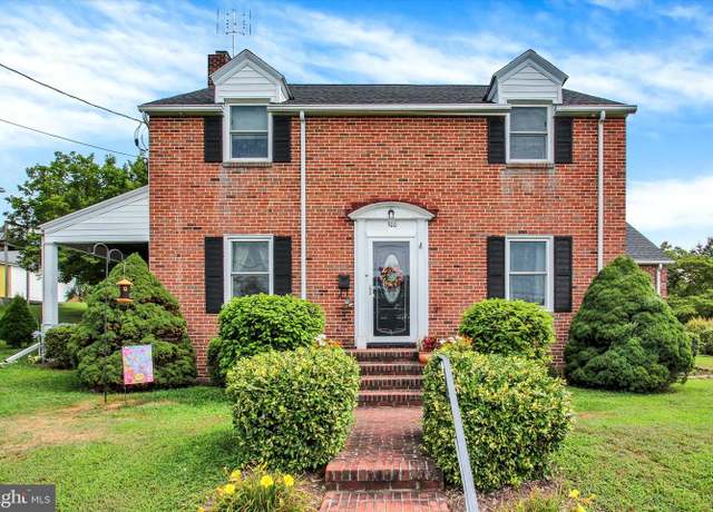 Property at 300 W Sixth St, Waynesboro, PA 17268, 3 beds, 2.5 baths