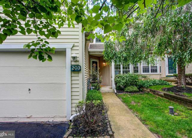 Property at 203 Country Club Dr, Lansdale, PA 19446, 2 beds, 2.5 baths