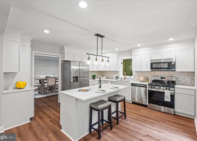 Property at 370 Land Or Dr, Ruther Glen, VA 22546, 4 beds, 4.5 baths