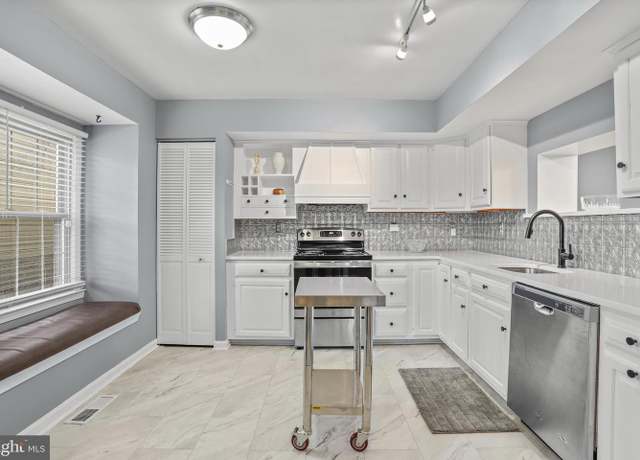 Property at 4906 Mcfarland Dr, Fairfax, VA 22032, 3 beds, 2.5 baths