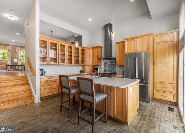 Property at 6249 Auburn Leaf Ln, Alexandria, VA 22312, 3 beds, 2.5 baths