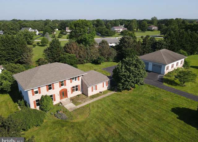 Property at 6 Claddagh Ct, Middletown, DE 19709, 5 beds, 3.5 baths
