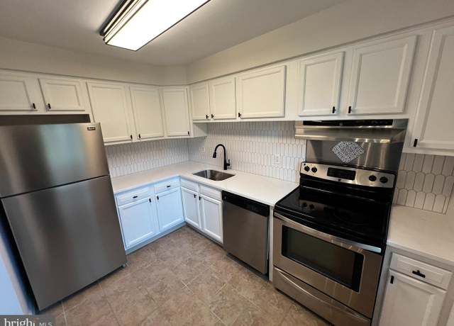 Property at 713 Garnet Dr, Burlington, NJ 08016, 2 beds, 1 bath