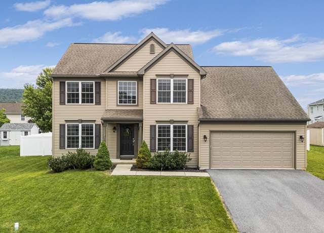 Property at 125 Nantucket Dr, Reading, PA 19605, 3 beds, 2.5 baths