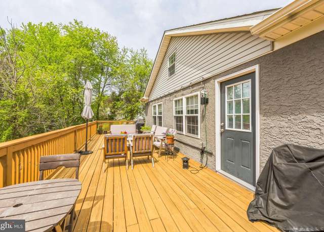Property at 4337 Zoar St, Brookhaven, PA 19015, 4 beds, 3 baths