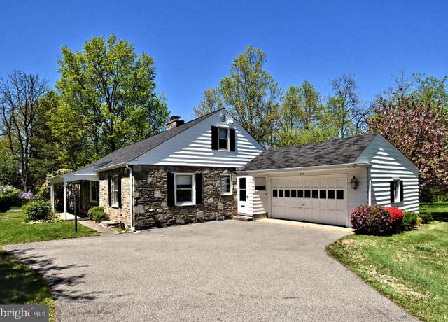 Property at 302 Locust Rd, Fort Washington, PA 19034, 3 beds, 2 baths