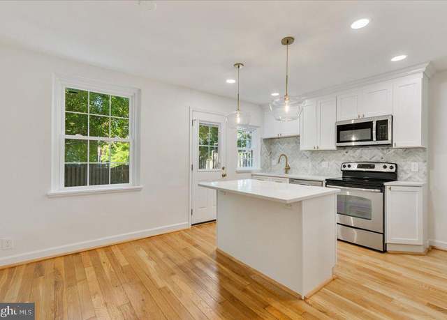 Property at 4516 34th St S, Arlington, VA 22206, 2 beds, 2 baths