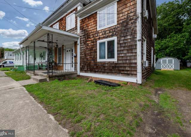 Property at 335 N Pine St, Seaford, DE 19973, 4 beds, 2 baths