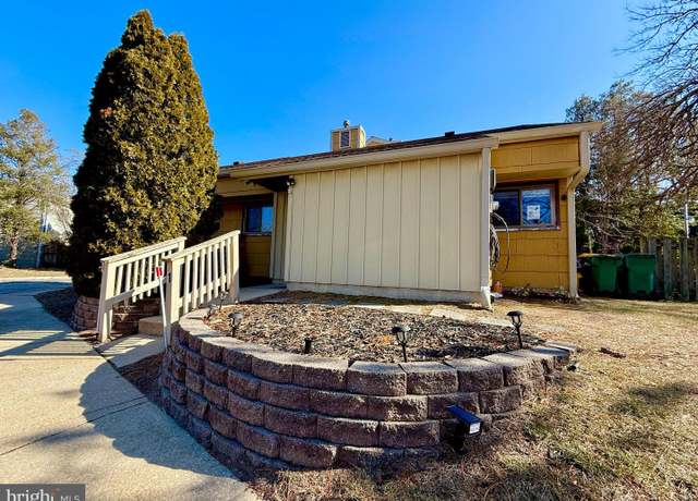 Property at 1 Dover Dr, Lindenwold, NJ 08021, 3 beds, 2 baths