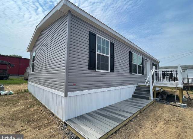 Property at 11 King Ln, Schuylkill Haven, PA 17972, 3 beds, 2 baths