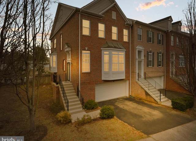 Property at 2929 Saxon Flowers Dr, Fairfax, VA 22031, 3 beds, 3 baths