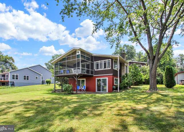 Property at 813 Heritage Dr, Gettysburg, PA 17325, 4 beds, 3 baths