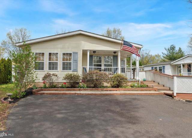 Property at 11 Kendall Ct, Souderton, PA 18964, 2 beds, 2 baths