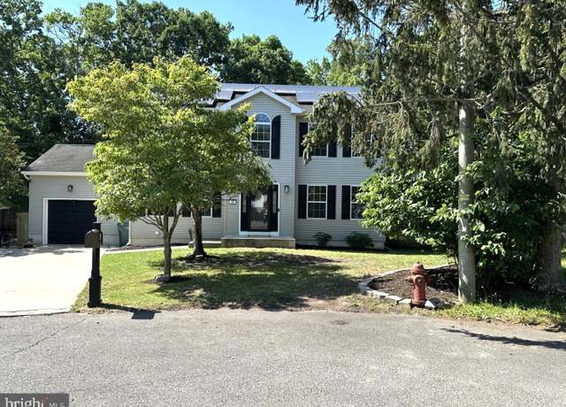 Property at 40 Saint Andrews Dr, Tuckerton, NJ 08087, 3 beds, 2.5 baths
