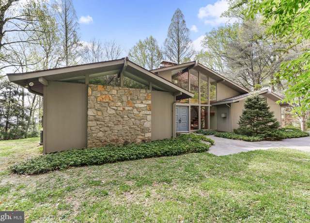 Property at 327 Old Kings Hwy, Downingtown, PA 19335, 3 beds, 3.5 baths