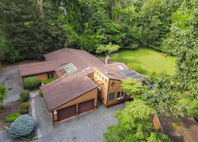 Property at 341 River Bend Rd, Great Falls, VA 22066, 3 beds, 4 baths