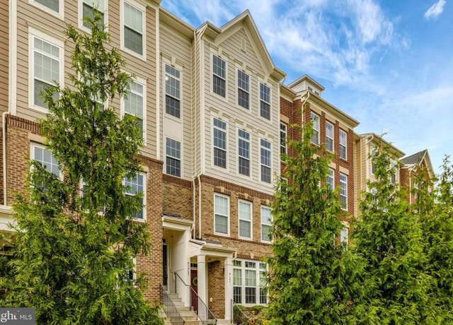 Property at 43469 Town Gate Sq, Chantilly, VA 20152, 3 beds, 2.5 baths
