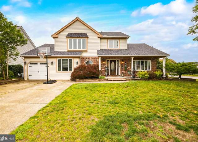 Property at 48 Mayflower Dr, Sicklerville, NJ 08081, 3 beds, 2.5 baths