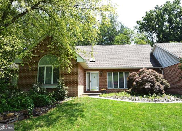 Property at 4 Country Ln, Douglassville, PA 19518, 3 beds, 3.5 baths
