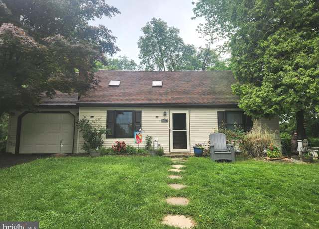 Property at 1970 Barton Dr, Lancaster, PA 17603, 3 beds, 1 bath