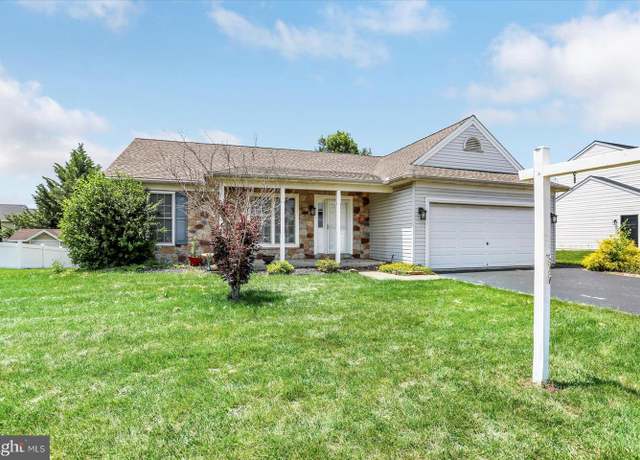 Property at 60 Joan Dr, York, PA 17404, 3 beds, 2 baths