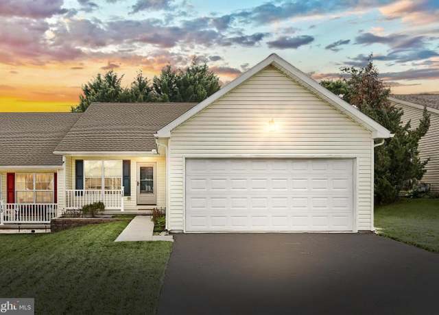Property at 15 Lexington Dr, Hanover, PA 17331, 3 beds, 2 baths