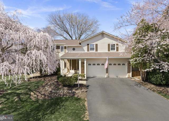 Property at 13908 Poplar Tree Rd, Chantilly, VA 20151, 5 beds, 3.5 baths