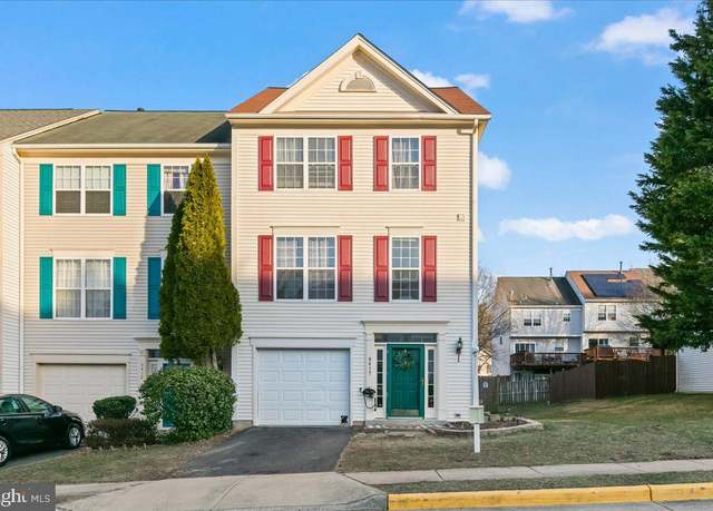 Property at 9417 Black Hawk Ct, Manassas Park, VA 20111, 3 beds, 2.5 baths