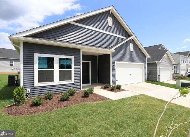 Property at 204 Salute Cir, Martinsburg, WV 25405, 3 beds, 2 baths