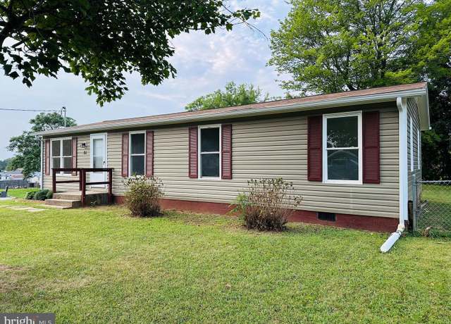 Property at 81 Covert St, Kearneysville, WV 25430, 4 beds, 1 bath