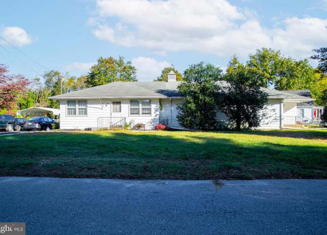 Property at 900 Iowa St, Vineland, NJ 08360, 2 beds, 1.5 baths