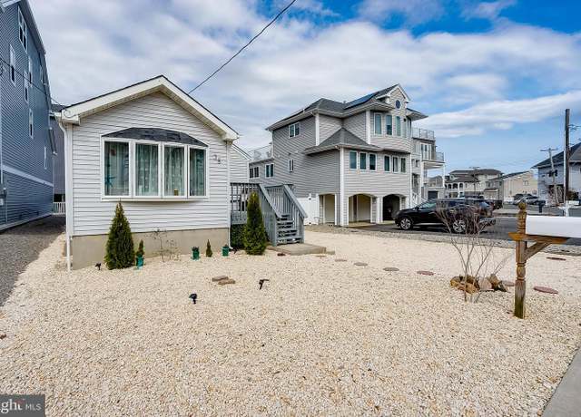 Property at 38 Bay Breeze Dr, Toms River, NJ 08753, 3 beds, 1 bath